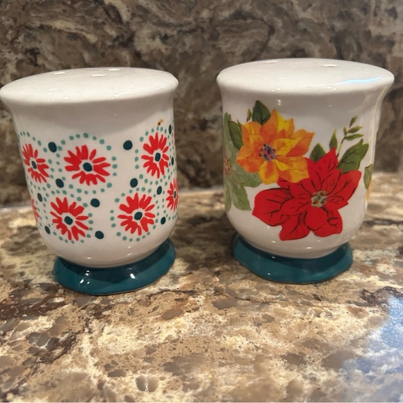 Pioneer Women matching set Salt and Pepper Shakers. Christmas poinsettias. - Picture 2 of 4